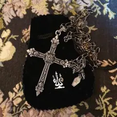 【超メルカリ市☆】モワメームモワティエ 薔薇 十字架 ネックレス 初期作 未使用 Moi-meme-Moitie 初期薔薇十字架ネックレス - メルカリ