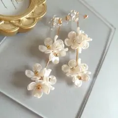 花 ロング 大ぶり 白 ゴールド ハンドメイド ピアス イヤリング NO.202