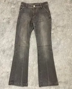 灰色喇叭牛仔褲