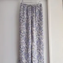 ユニクロ サテンドレープストレートパンツ M