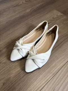 ローヒール パンプス 白 ホワイト