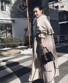 ELLIE スリーブレスコート BEIGE - メルカリ