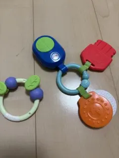 音が出るカラフルな赤ちゃんおもちゃと歯固め２点セット