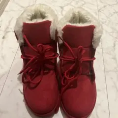 赤いムートンブーツ ファー付き