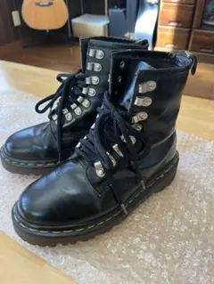 Dr. Martens ドクターマーチン 8ホール8217ブラックUK4