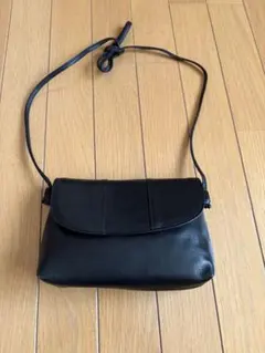 【送料込】牛革　ミニバッグ　ポシェット　黒