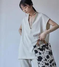 深キーネックベストトップス　アイボリー