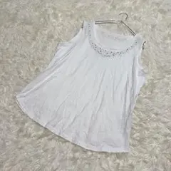 C'EST CHICA タンクトップ ホワイト ビジュー きれいめ 汚れありのサムネイル