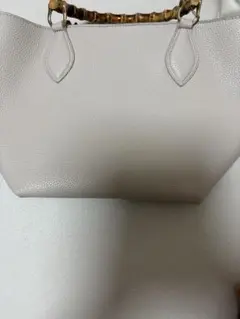 ベージュ レザー ハンドバッグ バンブーハンドル