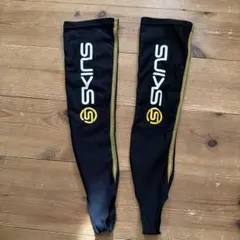 Skins コンプレッション レッグスリーブ Mサイズ 黒/金のサムネイル