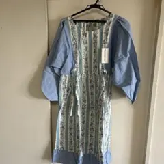 新品花柄フリルエプロン　袖付き