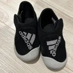 adidas キッズ サンダル 黒/白