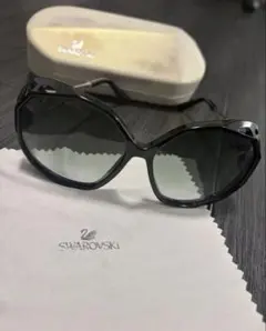 Swarovski サングラス ブラック クリスタル装飾のサムネイル
