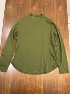 ユニクロ　HEATTECH オリーブ色 長袖Tシャツ Lサイズ