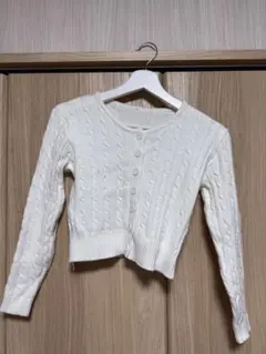 ホワイト ケーブルニット クロップドセーター