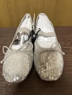 新品タグ付き　ZARA スパンコール シルバーバレエシューズ