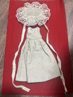 ホワイトレース付きドレス