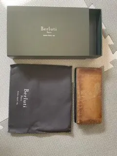 【国内正規品・極美品・】ベルルッティ エベネ スクリットレザー長財布のサムネイル