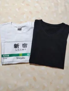 ノーブランドの新宿駅デザインTシャツGU 黒VネックTシャツ 2枚セット