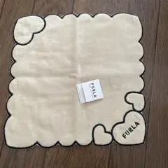 FURLA ハート型タオルハンカチ クリーム色