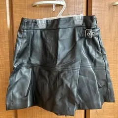 ZARA レザーキュロット140