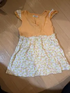 bebe オレンジ花柄ワンピース サイズ90ベビー服