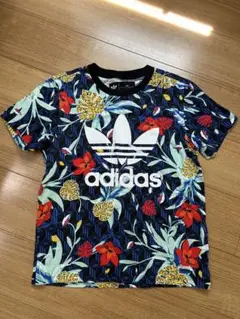 adidas 半袖Tシャツ xs
