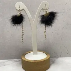 黒ファー フリンジ ピアス　no 13