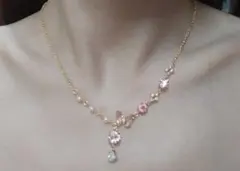 新品未使用　ハンドメイド　フラワー×しずくモチーフ スワロフスキー　ネックレス