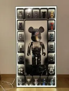 ベアブリック KAWS 絵 光る ポスター 写真 パネルのサムネイル