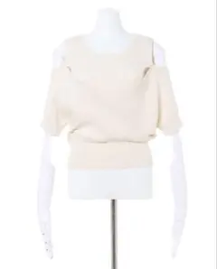 オフショルダー半袖ニットクリーム色