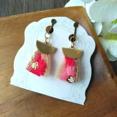 花　フリンジ　ピンク　イヤリング　チロリアンテープ　刺繍リボン　フラワー　赤