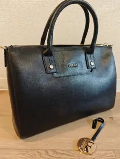 極美品 FURLA サフィアーノレザー トートバッグ ブラック A4 自立 