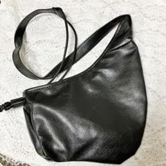 ブラック合成皮革ショルダーバッグ　新品　38