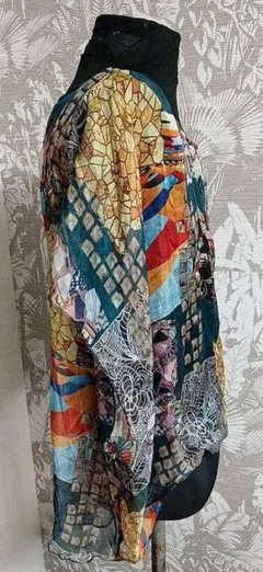 パッチワーク柄のブラウス　半袖