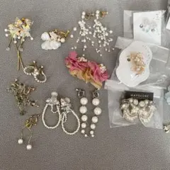 多様なデザインのイヤリングセット