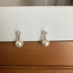 パールとクリスタルのノンホールピアス