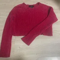 赤いリブ編み長袖クロップドニット