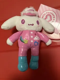 【原宿店限定】　マスコットホルダー　キービジュアル　シナモロール