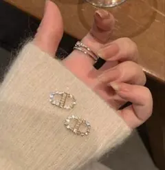 CDロゴゴールドストーンピアス 結婚式　高級感