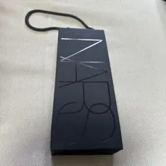 NARS 黒 ショッパー　紙袋のサムネイル