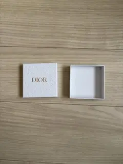 Dior ギフトボックス ホワイト 小型