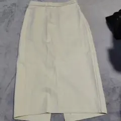 GU タイトスカート クリーム色 スリット入り