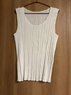 ISSEY MIYAKE プリーツ ノースリーブ トップスのサムネイル