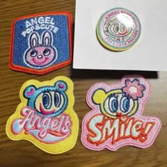 セリア　エンジェルブルー　刺繍ステッカー3枚&ピンバッジセット