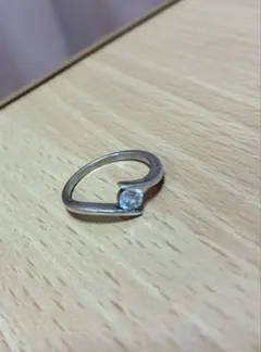 シルバーオープンリング 透明ストーン付き