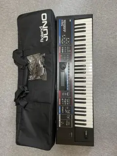 Roland JUNO-DS シンセサイザー 61鍵 ソフトケースとスタンド付 - メルカリ