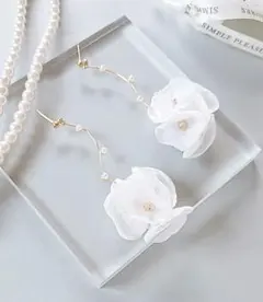 【再販】シフォン ピアス イヤリング ブライダルホワイト ハンドメイド