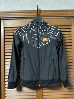 NIKE フード付きウィンドブレーカー ブラック/ホワイト