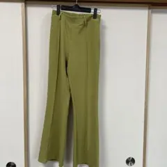 オリーブグリーン ストレートレッグパンツ
